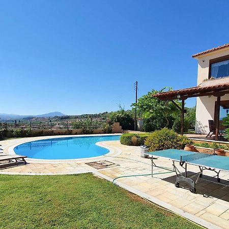Lovely Home In Kiato With Wifi מראה חיצוני תמונה