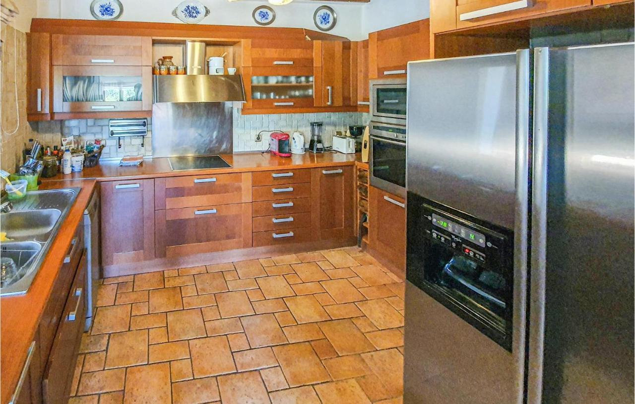 Lovely Home In Kiato With Wifi מראה חיצוני תמונה