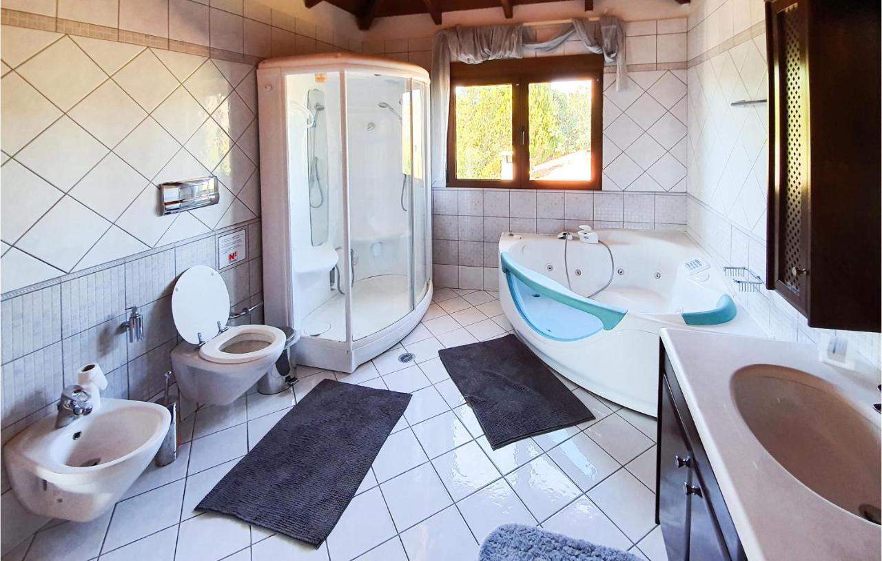 Lovely Home In Kiato With Wifi מראה חיצוני תמונה