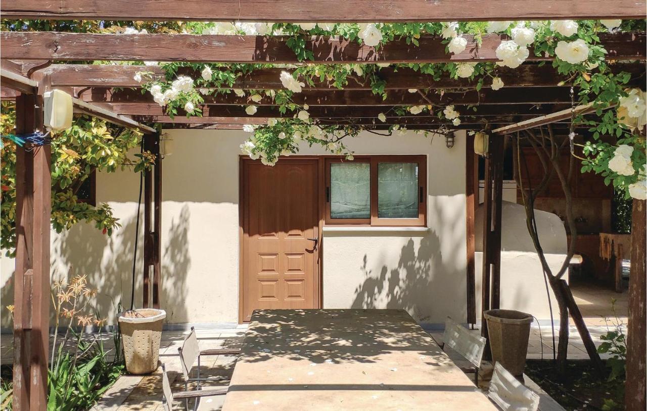 Lovely Home In Kiato With Wifi מראה חיצוני תמונה