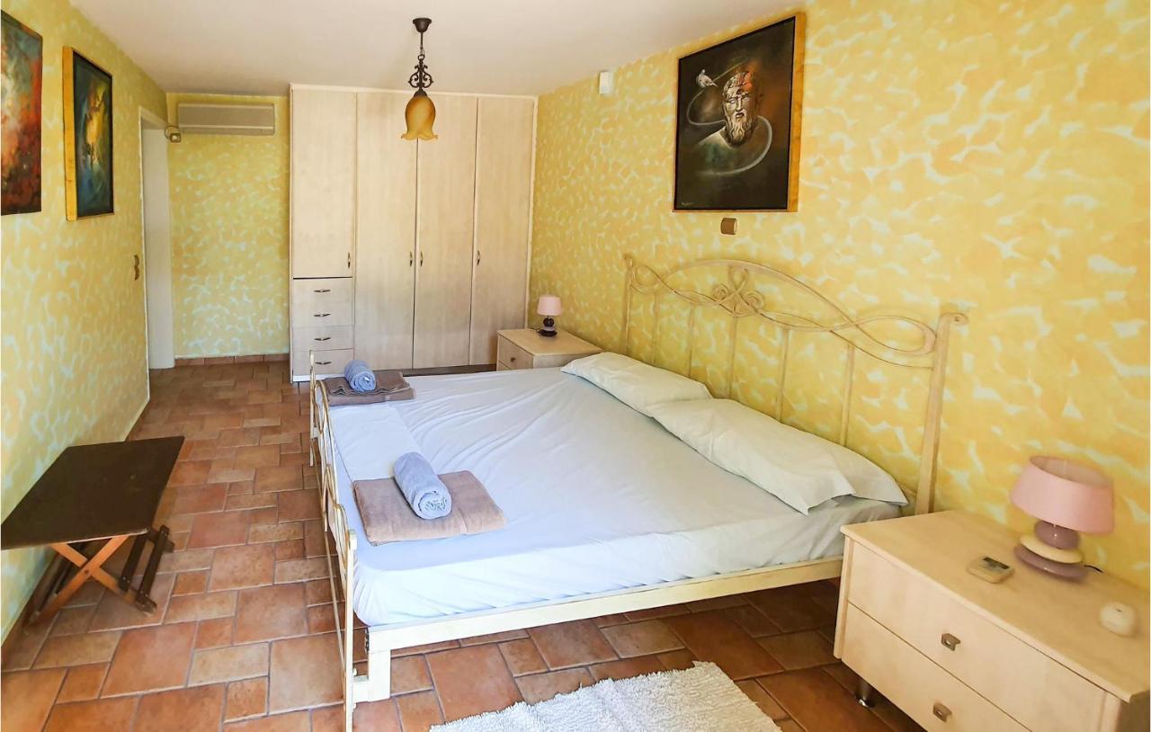 Lovely Home In Kiato With Wifi מראה חיצוני תמונה