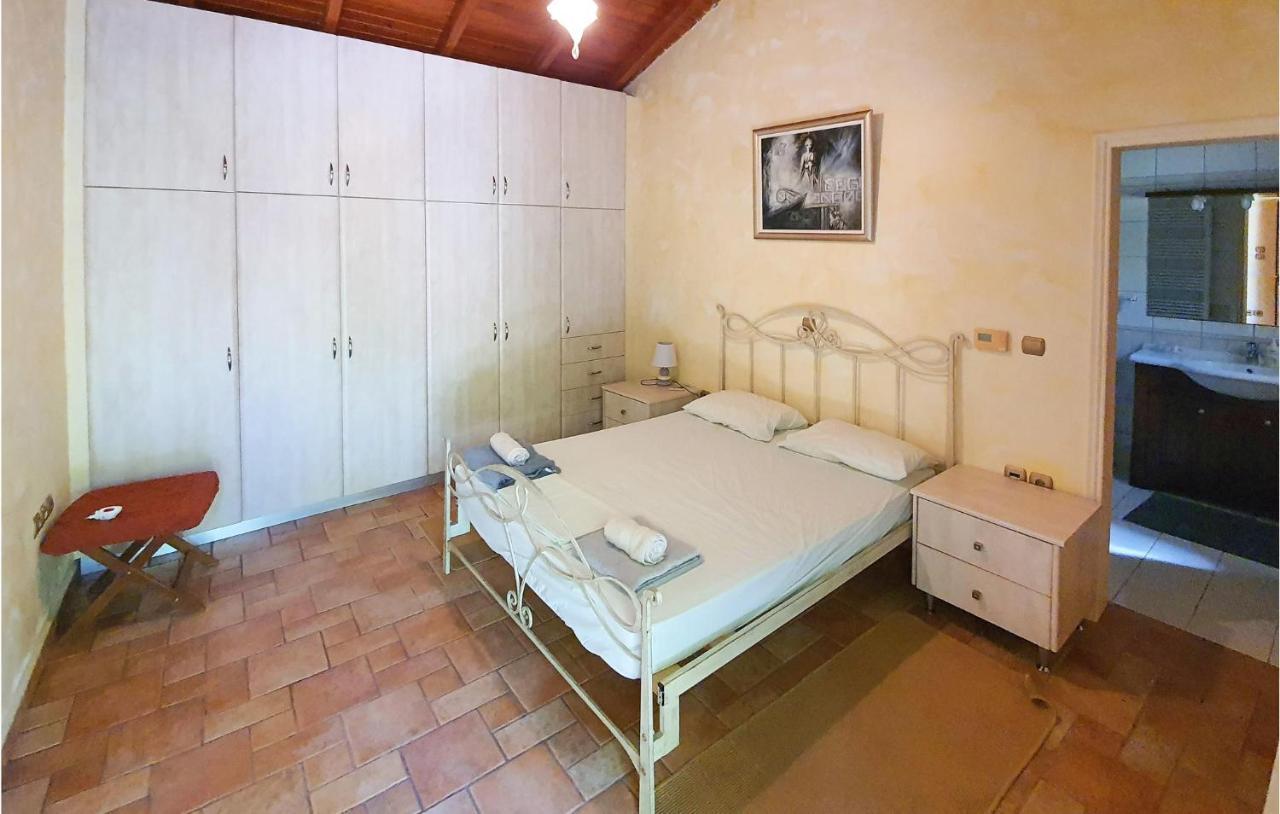Lovely Home In Kiato With Wifi מראה חיצוני תמונה