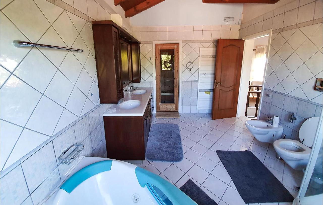 Lovely Home In Kiato With Wifi מראה חיצוני תמונה