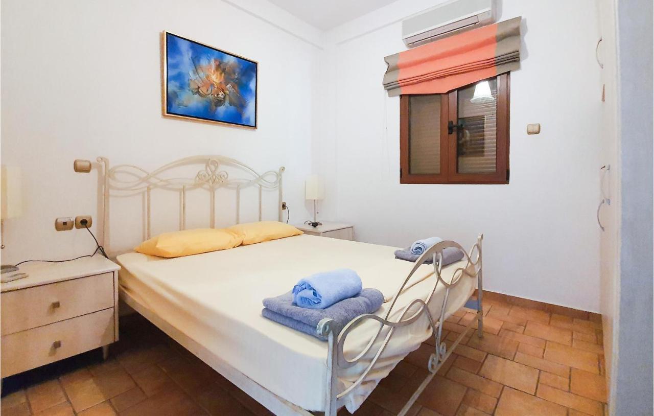 Lovely Home In Kiato With Wifi מראה חיצוני תמונה